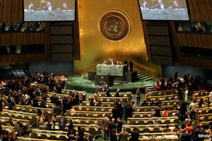 Illust: L'Assemblée générale des nations unies à New (...), 27.7 ko, 300x200 Illust: L'Assemblée générale, 27.7 ko, 300x200