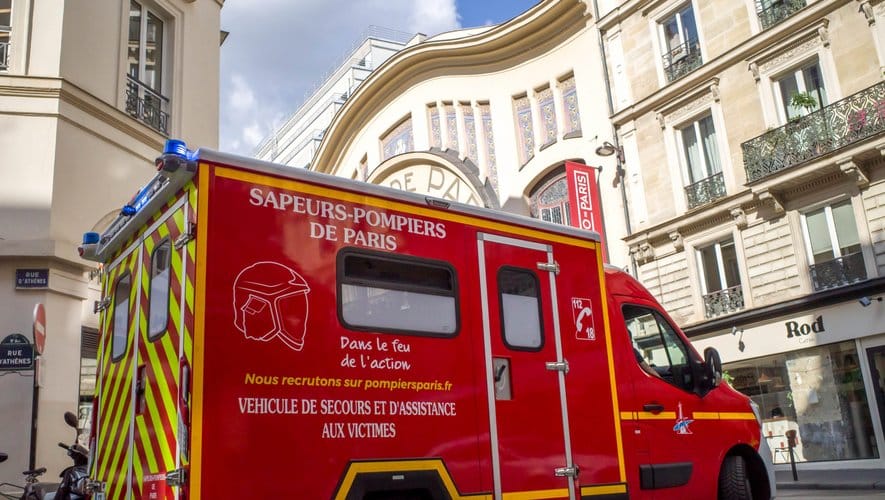 Paris : un homme se défenestre du 3e étage, une femme retrouvée poignardée dans l’appartement
