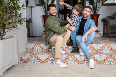 Christophe Beaugrand pose chez lui en compagnie de son mari Ghislain, leur fils Valentin et leur chiuenne Madame. Sevres, FRANCE-03/04/2024