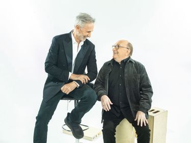 « Ça va les retraités ? » lance Thierry Lhermitte, dernier arrivé.