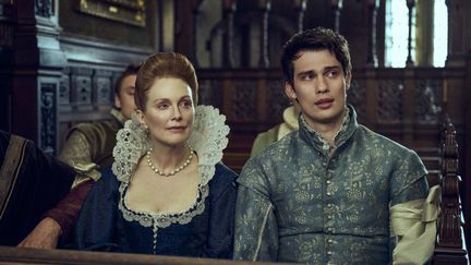 Mary & George: Julianne Moore, Nicholas Galitzine (2023 SKY STUDIOS LIMITED / CANAL +)