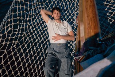 Pour attirer le public dans ses filets, l’acteur et producteur mise sur un nouveau super-héros, « Feuilleman », né d’un canular devenu culte.