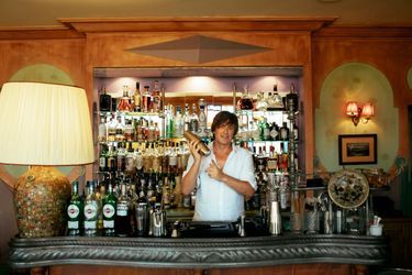 Thomas a appris petit à « shaker » : son père lui demandait de lui faire ses cocktails. À l’hôtel La Signoria, à Calvi, où il allait souvent dîner avec ses parents.