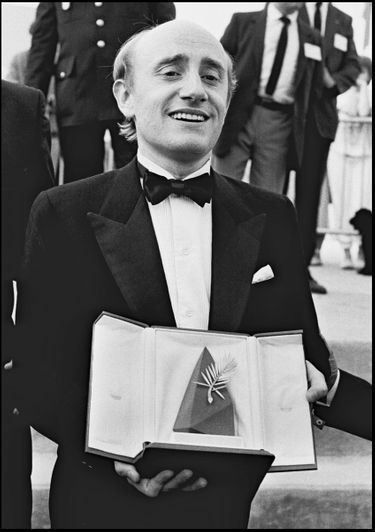 Lauréat du prix d’interprétation masculine à Cannes, en 1986 pour «Tenue de soirée». «Dans mes rêves les plus cinglés, je n’aurais jamais imaginé ça », dira-t-il à Match.