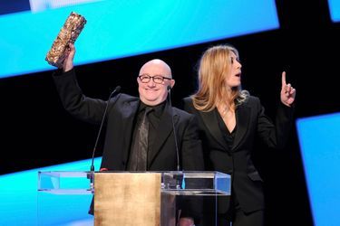 En 2012, césarisé pour sa performance dans « L’exercice de l’État », l’un de ses films préférés. Avec Mathilde Seigner, qui lui a remis sa statuette.