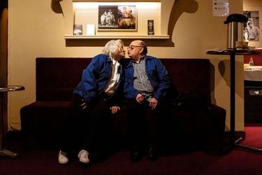 «Embrassez qui vous voudrez…» Entre Michel Blanc et Josie (Josiane Balasko), une amitié indéfectible. C’est elle qui transmettra la triste nouvelle aux autres membres du Splendid. Le 13 avril 2024, lors des retrouvailles de la troupe organisées par Paris Match.