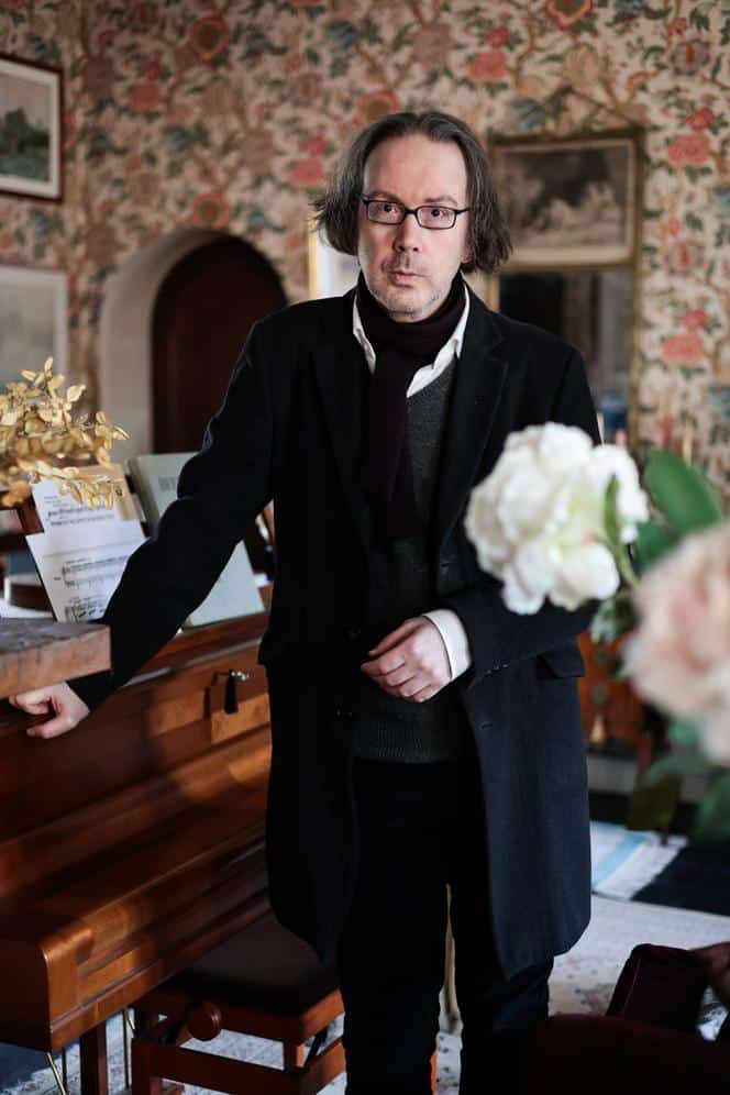 L’écrivain Maxence Caron, chez lui, dans le Vexin (Oise), le 18 fevrier 2025.